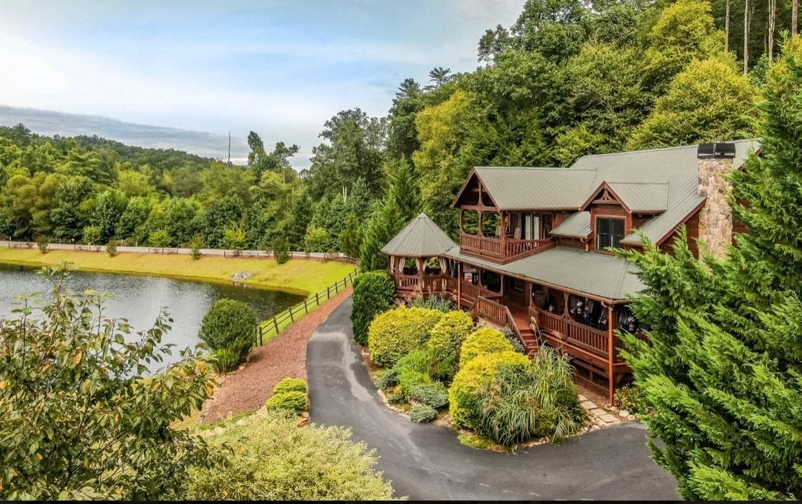 Private gated community with a short scenic drive to the Cabin.